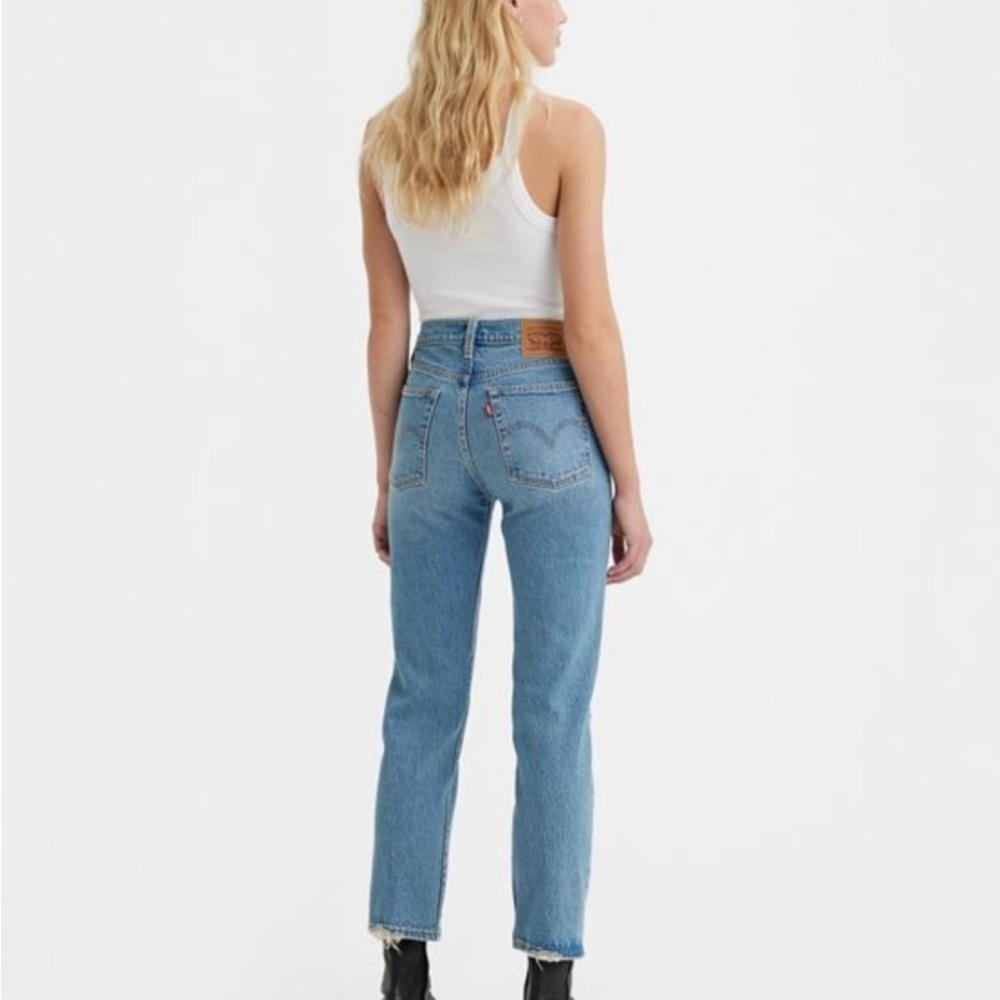 LEVI’S | Classic Blue Wedgie Straight High Rise Denim Jeans